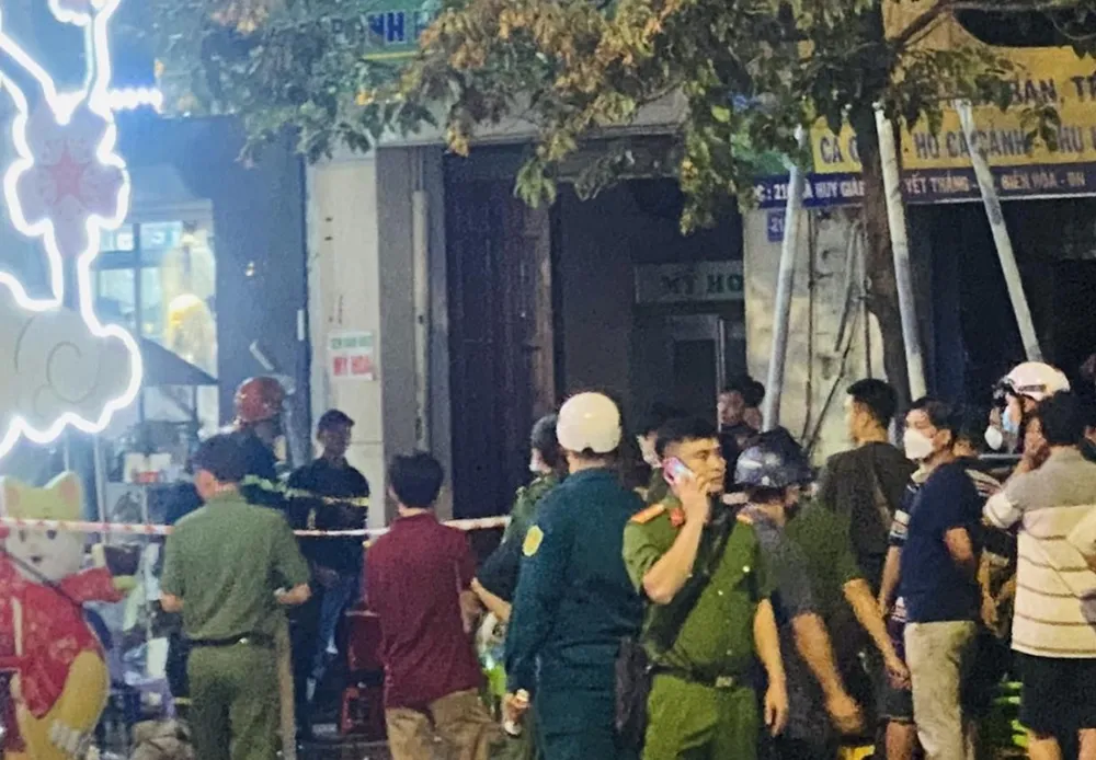 Cơ quan công an bảo vệ hiện trường để điều tra làm rõ. Ảnh: VH.