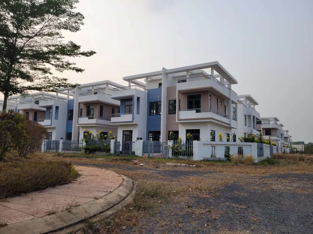 Kết luận Thanh tra xác định, Văn phòng Đăng ký đất đai tỉnh Đồng Nai xác nhận trên 5 giấy chứng nhận quyền sử dụng đất, với nội dung chuyển nhượng cho Công ty cổ phần đầu tư LDG diện tích 16.094m2 (trong đó có 12.889m2 đất trồng lúa) khi chưa có văn bản chấp thuận của cơ quan nhà nước có thẩm quyền là không đúng theo quy định của Luật Đất đai, có dấu hiệu hình sự. Kết luận Thanh tra xác định, Văn phòng Đăng ký đất đai tỉnh Đồng Nai xác nhận trên 5 giấy chứng nhận quyền sử dụng đất, với nội dung chuyển nhượng cho Công ty cổ phần đầu tư LDG diện tích 16.094m2 (trong đó có 12.889m2 đất trồng lúa) khi chưa có văn bản chấp thuận của cơ quan nhà nước có thẩm quyền là không đúng theo quy định của Luật Đất đai, có dấu hiệu hình sự.