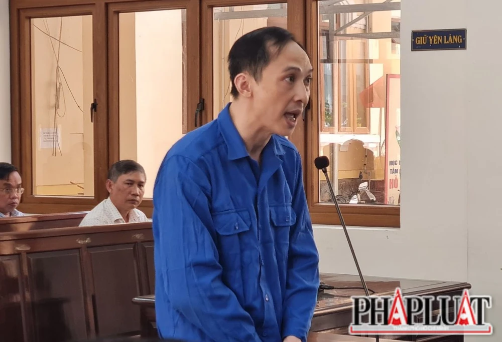 Bị cáo Nguyễn Quang Tuấn, cựu Giám đốc Trung tâm Ứng dụng công nghệ sinh học Đồng Nai trình bày tại tòa. Ảnh: VH.