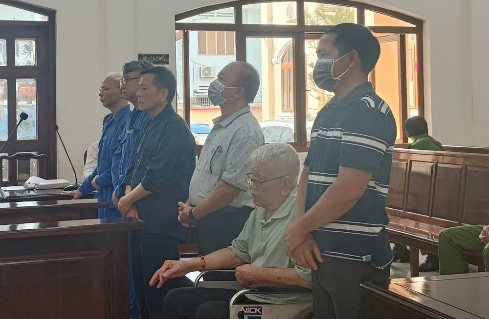 Các bị cáo tại tòa. Ảnh: VH Các bị cáo tại tòa. Ảnh: VH