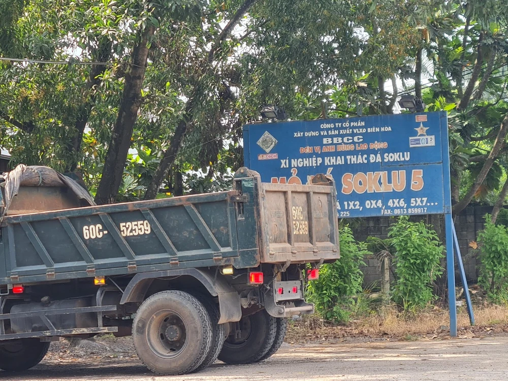 Thanh tra Chính phủ chỉ ra sai phạm cấp phép tại mỏ đá Soklu 5 của Công ty cổ phần Xây dựng và Sản xuất Vật liệu xây dựng Biên Hòa. Ảnh: VŨ HỘI