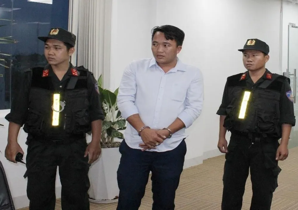 Bị can Nguyễn Văn An (27 tuổi), Tổng giám đốc ty bị bắt giữ. Ảnh: CA.