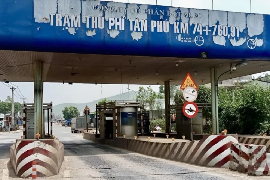 Trạm thu phí trên quốc lộ 20 chuẩn bị được tháo dỡ. Ảnh: CTV trạm - thu - phí.jpg