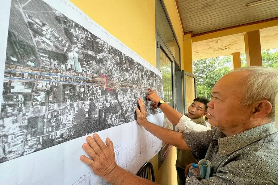 Người dân tìm hiểu về thu hồi đất tại dự án cao tốc Biên Hoà - Vũng Tàu. Ảnh: VH cao tốc Biên Hòa - Vũng Tàu.jpg