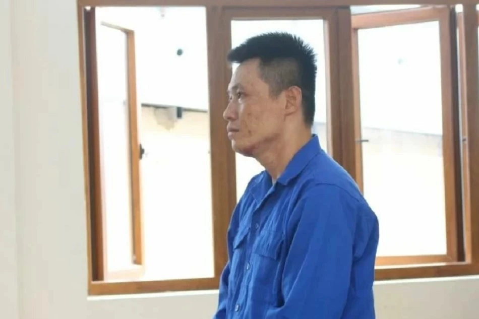 Ghen tuông, chồng tưới xăng đốt vợ