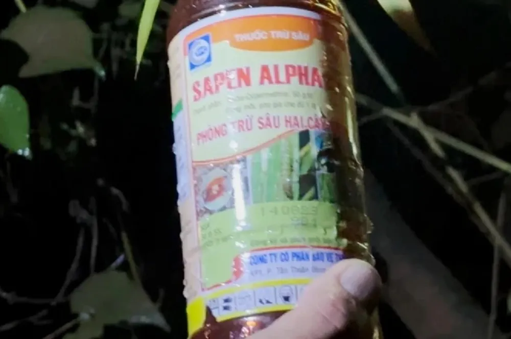 đổ thuốc sâu xuống sông Đồng Nai.jpg