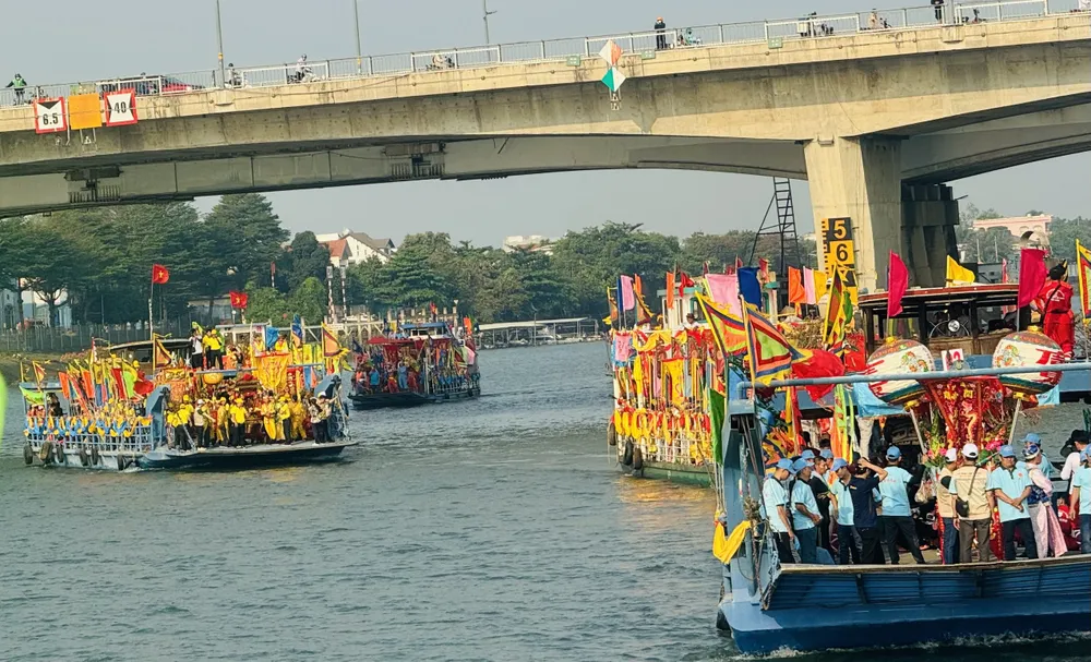 lễ nghinh thần 13.jpg