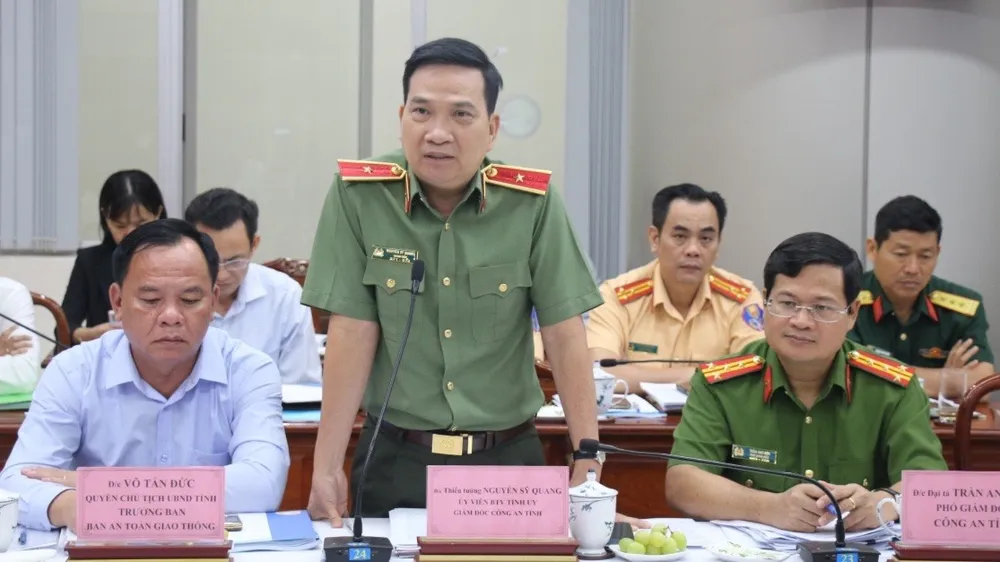 Thiếu tướng Nguyễn Sỹ Quang, Giám đốc Công an tỉnh Đồng Nai, phát biểu tại buổi làm việc. Ảnh: VH Thiếu tướng Nguyễn Sỹ Quang chỉ ra 5 yếu tố ảnh hưởng đến an toàn giao thông của Đồng Nai