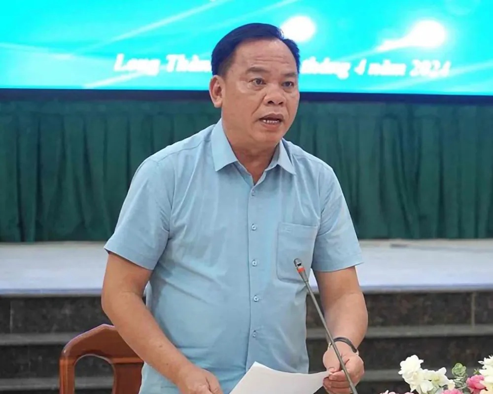 Quyền Chủ tịch UBND tỉnh Võ Tấn Đức chỉ đạo tại cuộc họp. Ảnh: AC. cao tốc.jpg