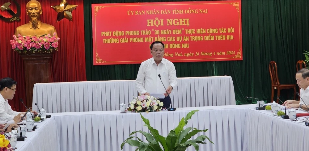 Quyền Chủ tịch UBND tỉnh Đồng Nai Võ Tấn Đức phát biểu tại Hội nghị. Ảnh: VŨ HỘI dự án 1.jpg