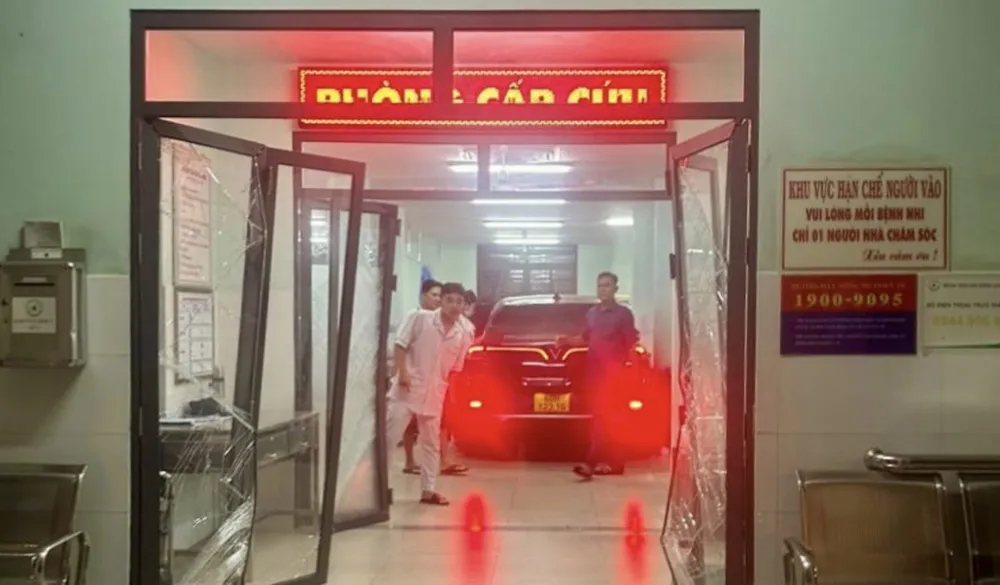 Sự việc khiến những người trong phòng cấp cứu có một phen hoảng hốt. Ảnh: CTV. cấp cứu 2.jpg