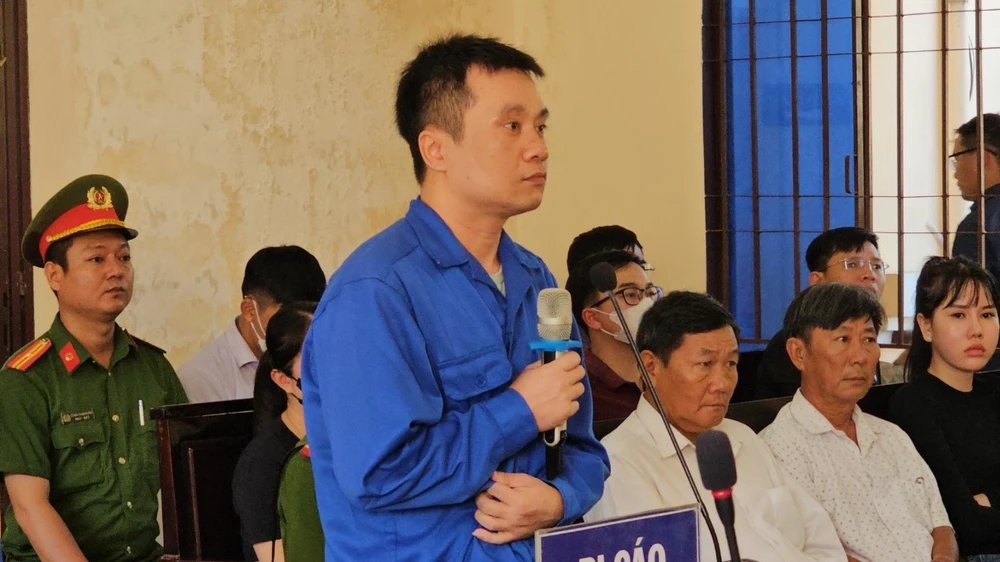 Tài xế xe, bị cáo Hoàng Văn Tính khai tại toà. Ảnh: VŨ HỘI thành bưởi.jpg