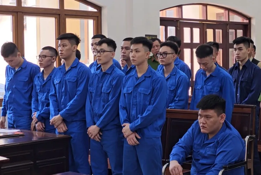 Các bị cáo tại phiên xét xử sơ thẩm. Ảnh: VŨ HỘI truy sát.jpg