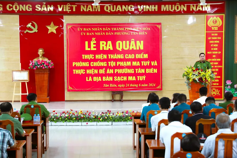 UBND phường Tân Biên thực hiện lễ ra quân thực hiện tháng cao điểm Phòng, chống tội phạm ma túy và triển khai đề án phường sạch ma túy. Ảnh: CAĐN. triển khai đề án.jpeg