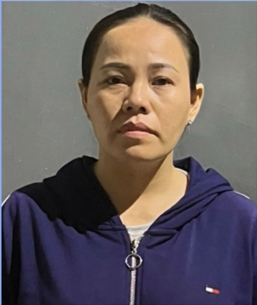 Nguyễn Thị Hồng Bích tại cơ quan công an. đầu độc người thân.jpg