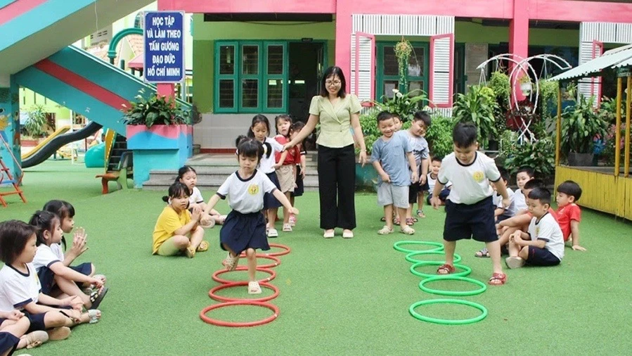 Giáo viên mầm non ở các cơ sở giáo dục công lập sẽ được hỗ trợ 2 triệu đồng/người/tháng. Ảnh: Thảo Lâm. hỗ trợ giáo viên.jpg
