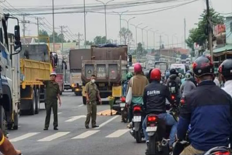 Hiện trường vụ tai nạn giao thông. Ảnh: AX quốc lộ 51.jpg