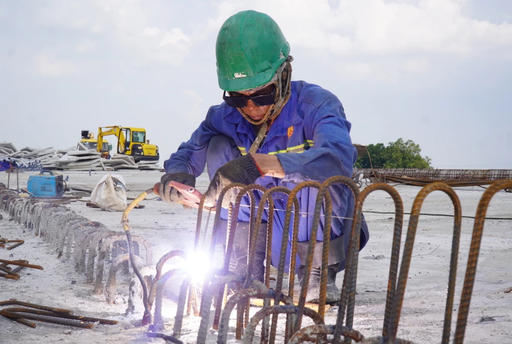 cầu bạch đằng 1.jpg