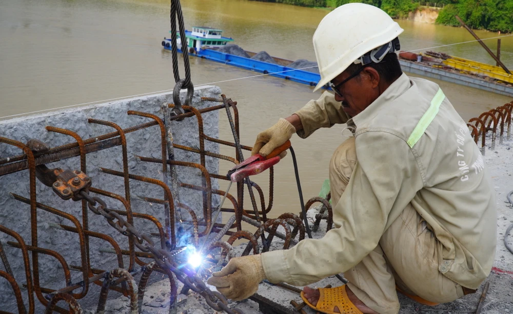 cầu bạch đằng 10.jpg