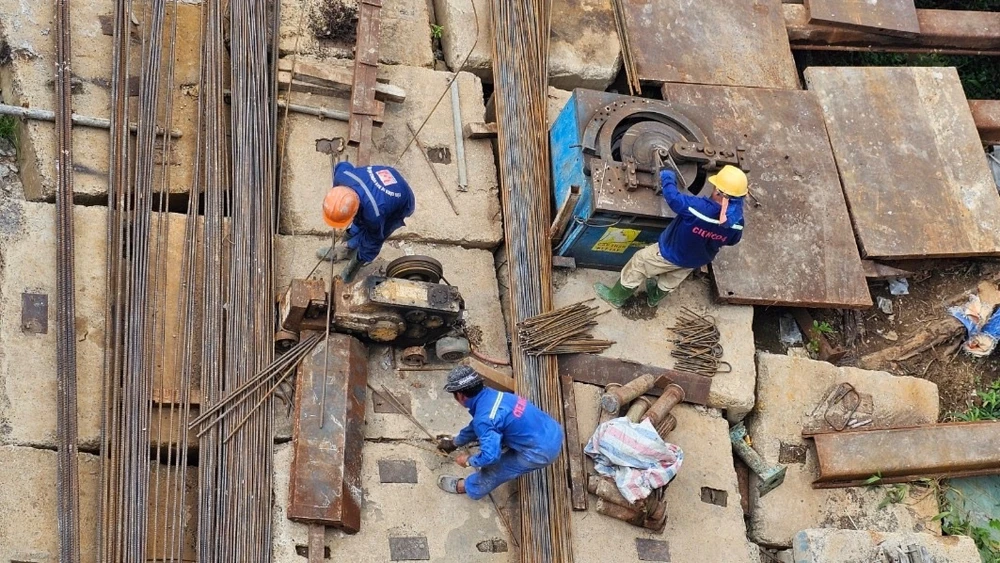 cầu bạch đằng 14.jpg