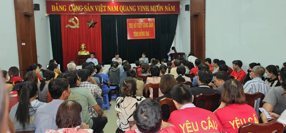 Khách hàng mua đất dự án Công ty LDG trong một lần làm việc tại Ban tiếp Công dân tỉnh Đồng Nai. Ảnh: VH. công ty LDG,.jpg