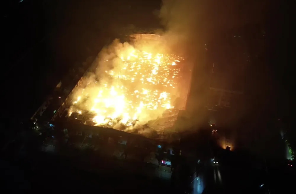 cháy công ty 10.jpg