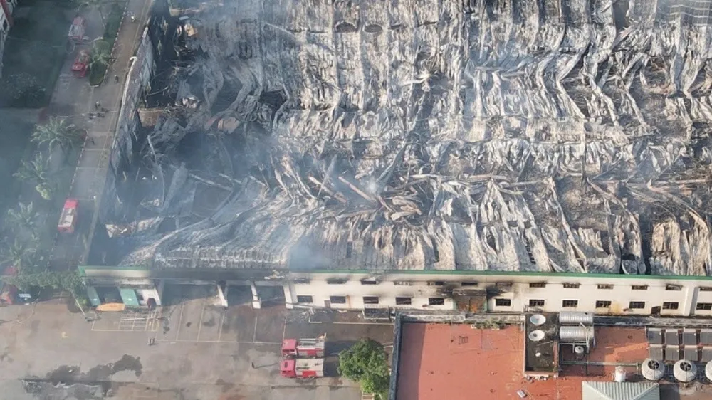 cháy công ty 9.jpg