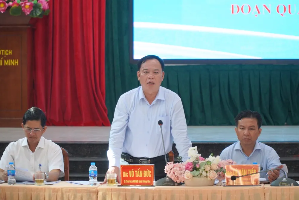 Quyền Chủ tịch UBND tỉnh Đồng Nai Võ Tấn Đức đánh giá dự án triển khai còn chậm so với các địa phương liên vùng. Ảnh: VŨ HỘI lãnh đạo tỉnh Đồng Nai...jpg