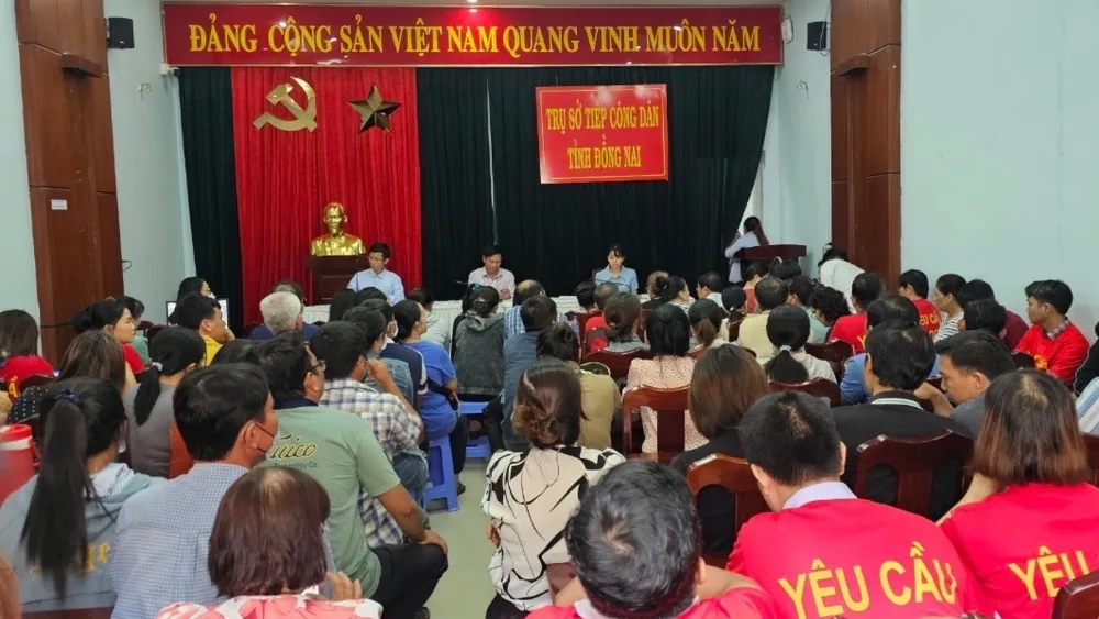 Mới đây, hàng trăm người dân mua của Công ty LDG đến Ban tiếp công dân tỉnh Đồng Nai để kêu cứu.