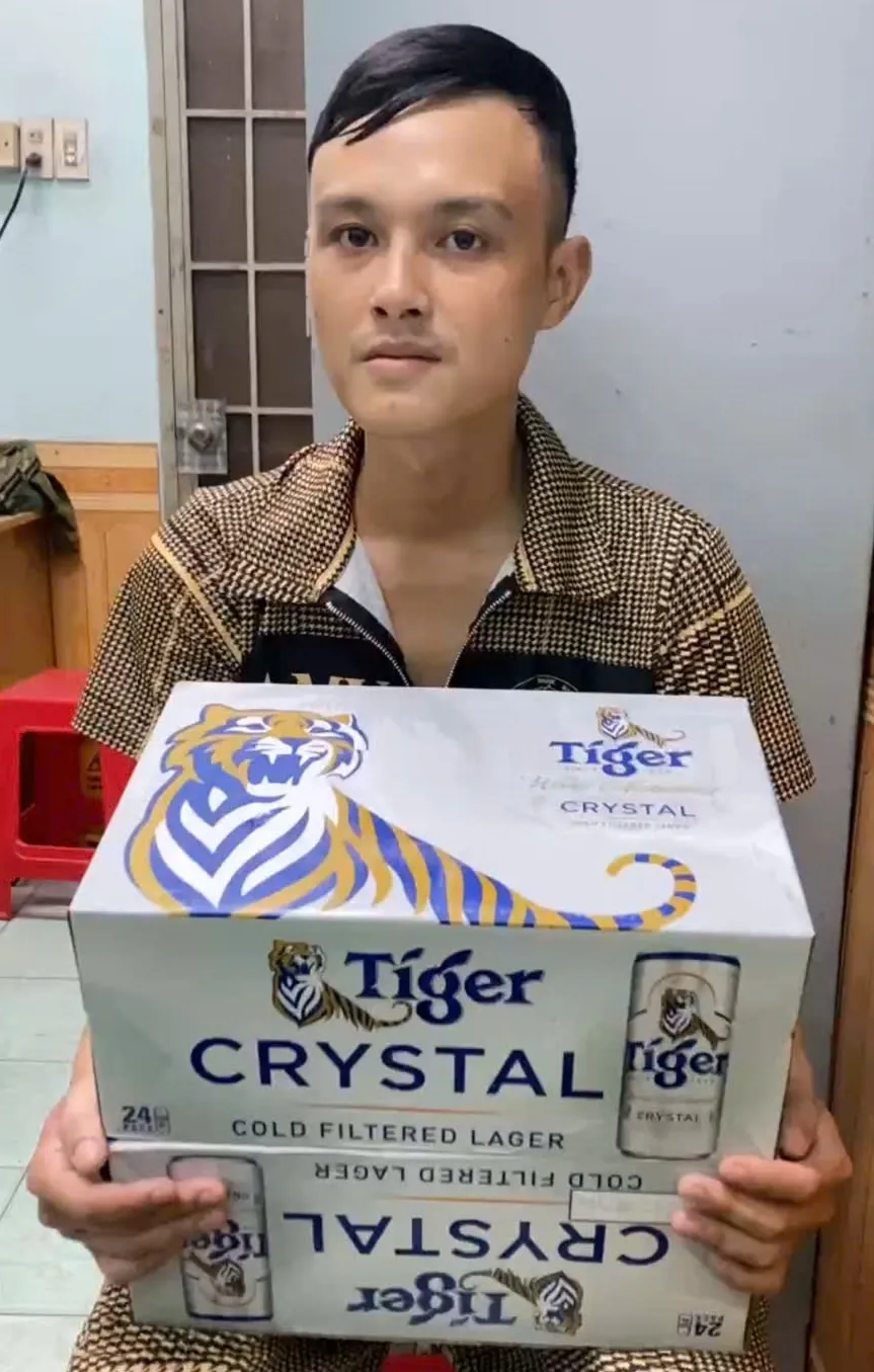 Nghi can Trần Thành Nhân bị bắt giữ. Ảnh: VH Bắt kẻ vào các tiệm tạp hoá ở Đồng Nai giả vờ mua bia rồi phóng xe bỏ chạy