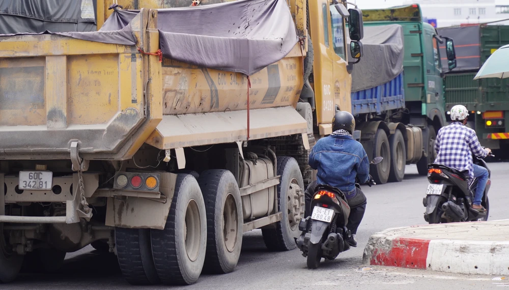 vòng xoay cổng 11. 25.jpg