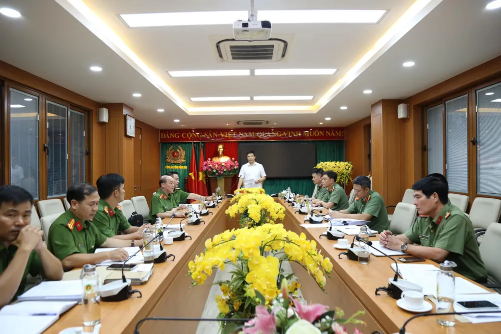 Đại tá Nguyễn Hồng Phong, Giám đốc Công an tỉnh Đồng Nai trực tiếp họp chỉ đạo các Phòng nghiệp vụ, Công an TP Biên Hoà điều tra vụ việc. Ảnh: Công an Đồng Nai,. giám đốc Công an Đồng Nai.jpeg