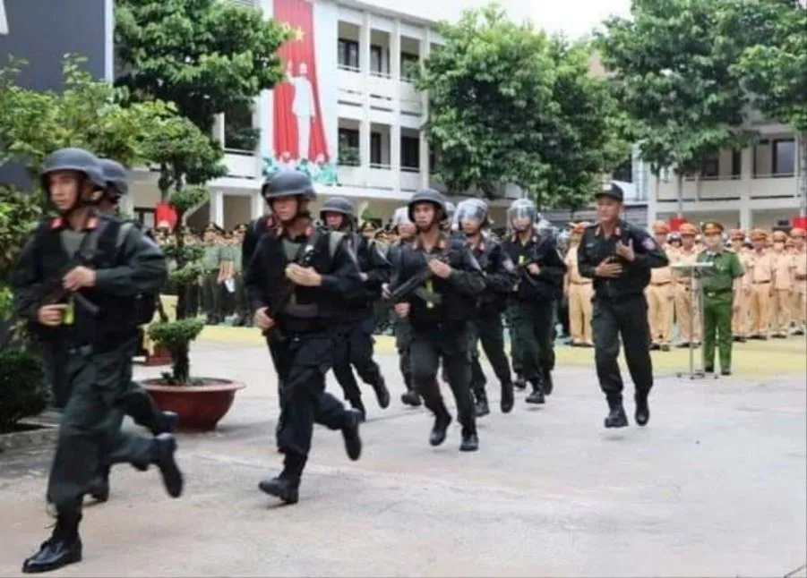 Lực lượng Cảnh sát thực hiện nhiệm vụ. Ảnh: Công an Đồng Nai. Trấn áp tội phạm .jpg