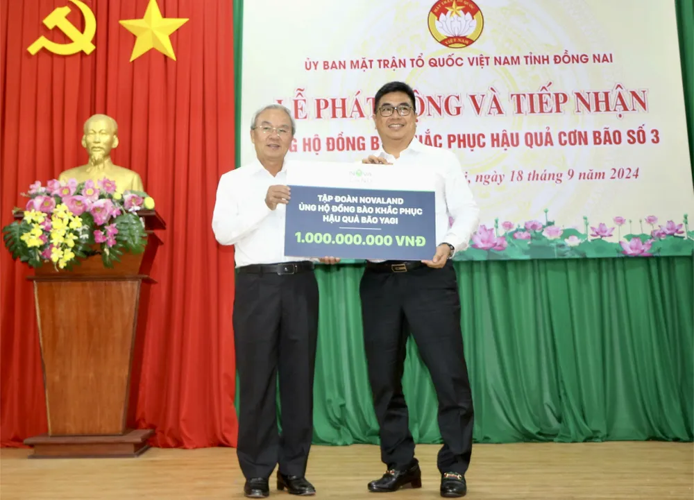 đồng bào vũng lũ..jpg