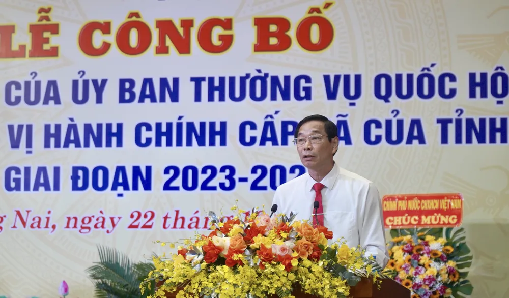 Phó Chủ tịch UBND tỉnh Đồng Nai Võ Văn Phi công bố Nghị quyết của Ủy ban Thường vụ Quốc hội sắp xếp đơn vị hành chính 2.jpg