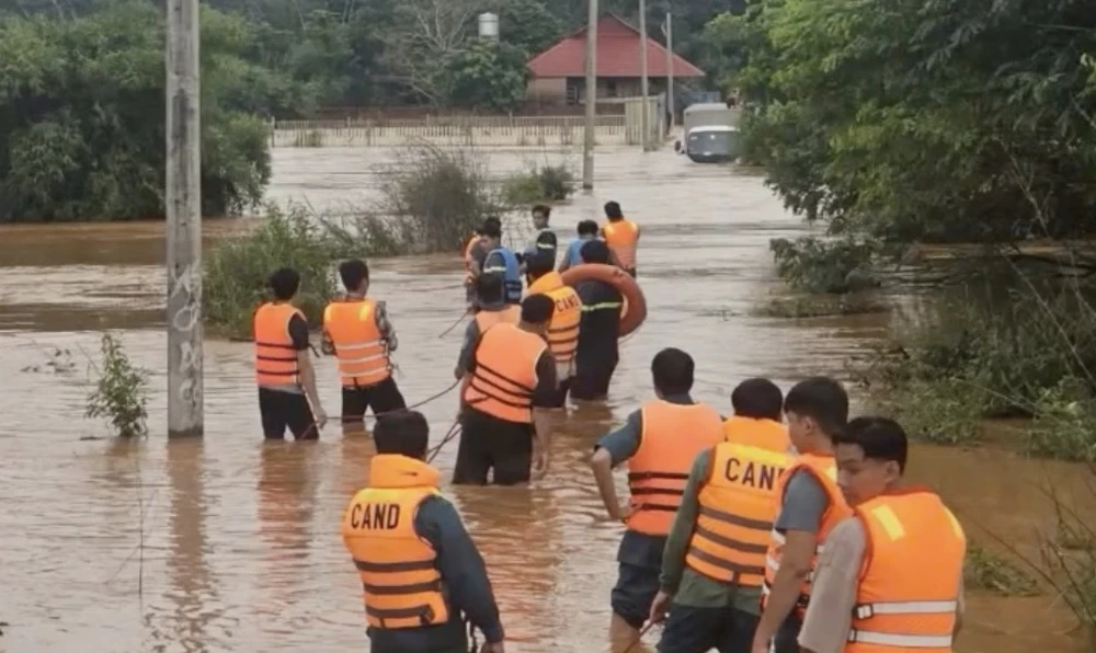 nước lũ dâng cao 3.jpg