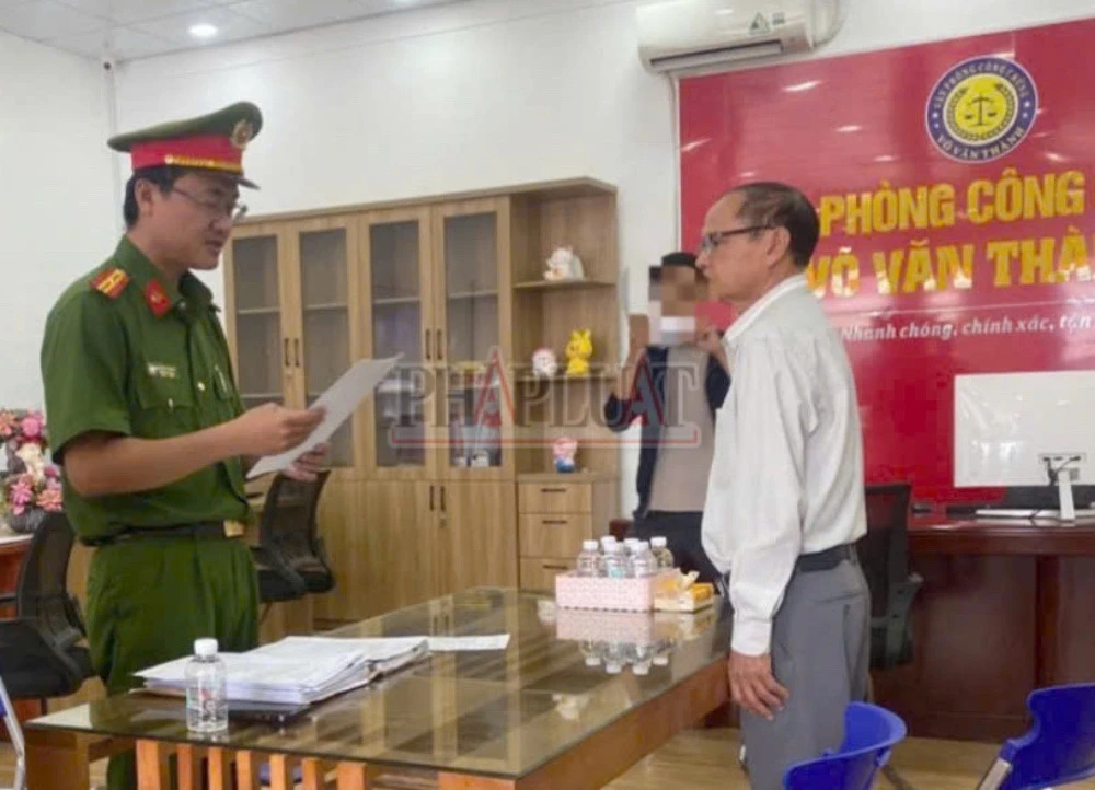 Công chứng viên. .jpg