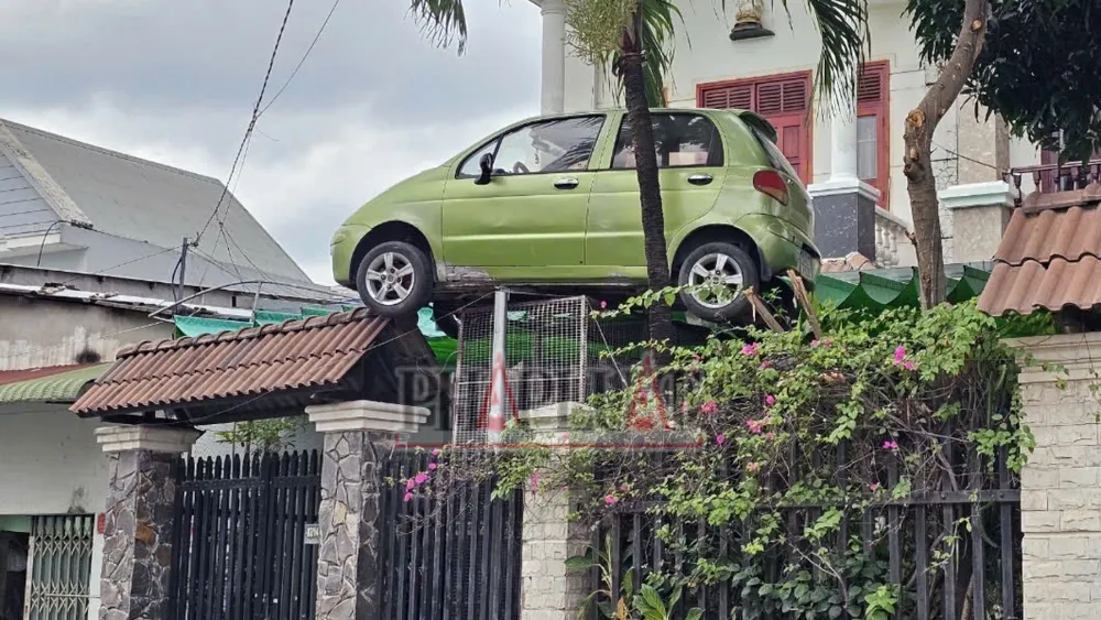 mái cổng nhà 1.jpg