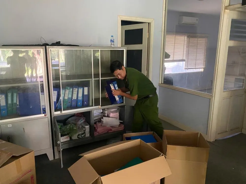 bắt tổng giám đốc.jpeg