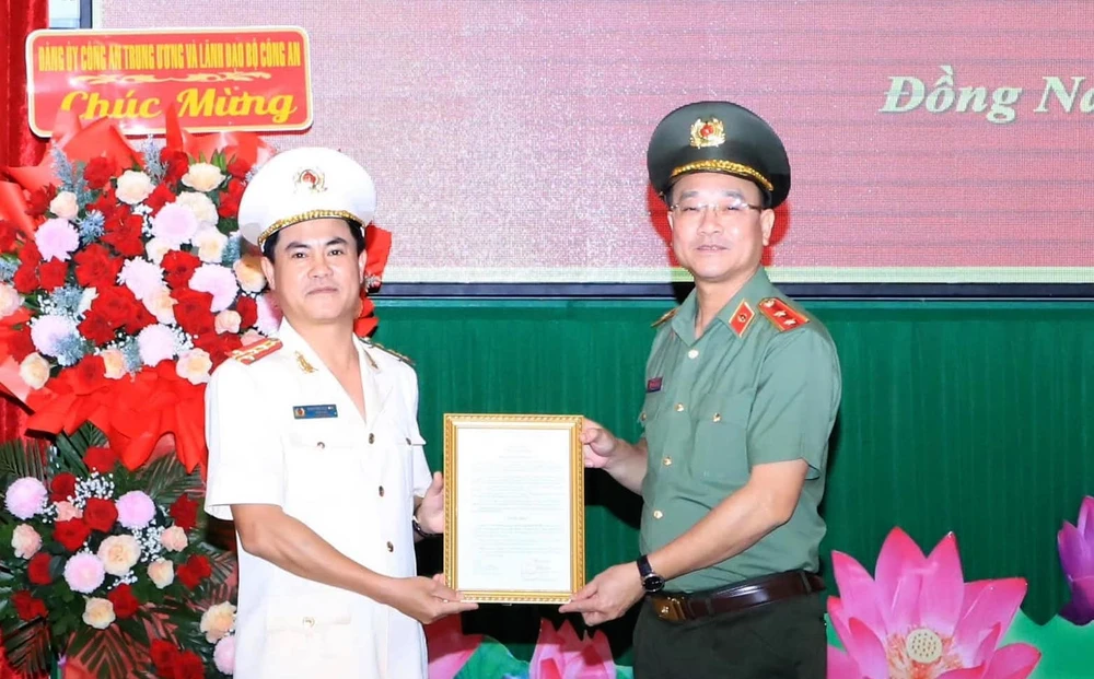 Trao quyết định tân giám đốc Công an tỉnh Đồng Nai