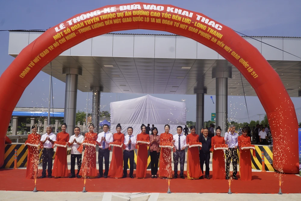 Cao tốc Bến Lức 3.jpg