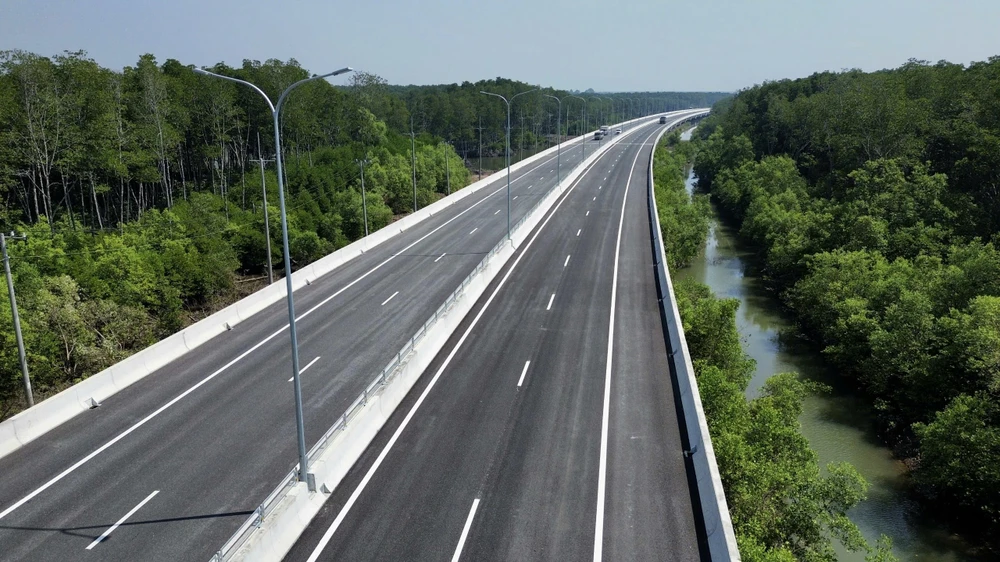 cao tốc Bến Lức 5.jpg