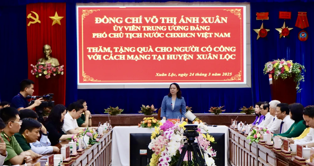 Phó Chủ tịch nước Võ Thị Ánh Xuân phát biểu tại buổi làm việc với huyện Xuân Lộc. Ảnh: VH Phó chủ tịch nước...jpg