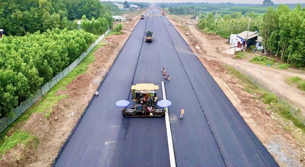 cao tốc Biên Hòa 11.jpg