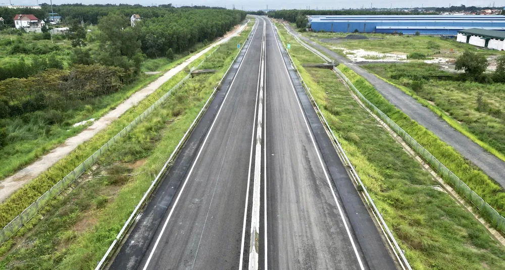 cao tốc Biên Hòa 6.jpg