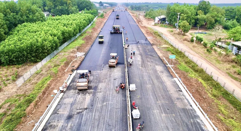 cao tốc Biên Hòa 8.jpg