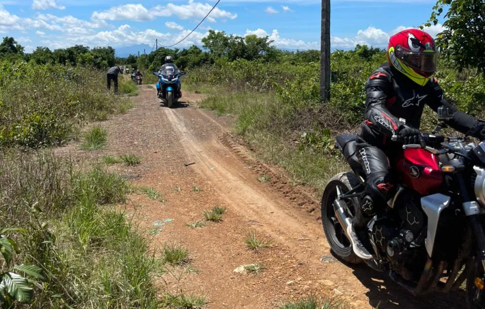 Đoàn phượt bằng xe mô tô phân khối lớn tham quan hang động núi lửa ở xã Buôn Choáh (Ảnh: VL) Đoàn phượt bằng xe mô tô phân khối lớn tham quan hang động núi lửa ở xã Buôn Choáh (Ảnh: VL)