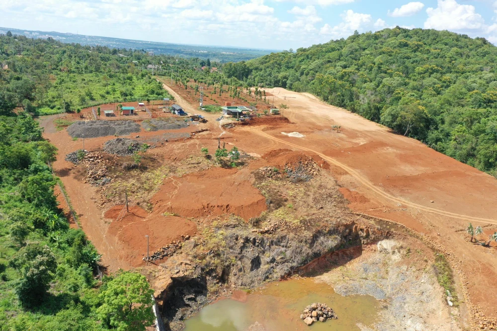 Khu vực đất ông Phan Ngọc Diễn đã san ủi. Ảnh: VLX