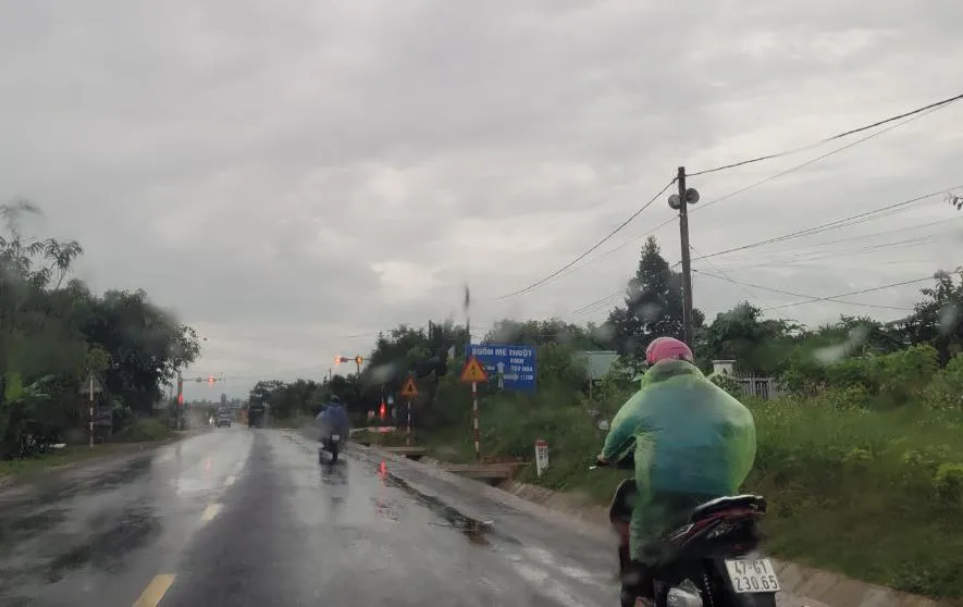 Bảng chỉ dẫn đường giao thông ở Quốc lộ 26 (Đắk Lắk). Ảnh: VL