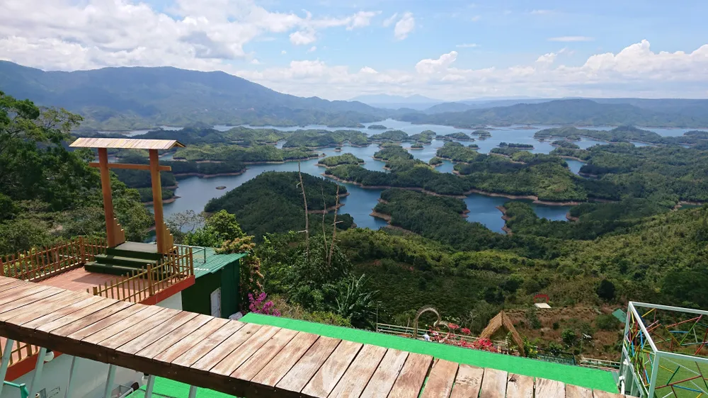 Một công trình của Công ty TNHH MTV Du lịch Tà Đùng. Ảnh: VL Một công trình của Công ty TNHH MTV Du lịch Tà Đùng. Ảnh: VL